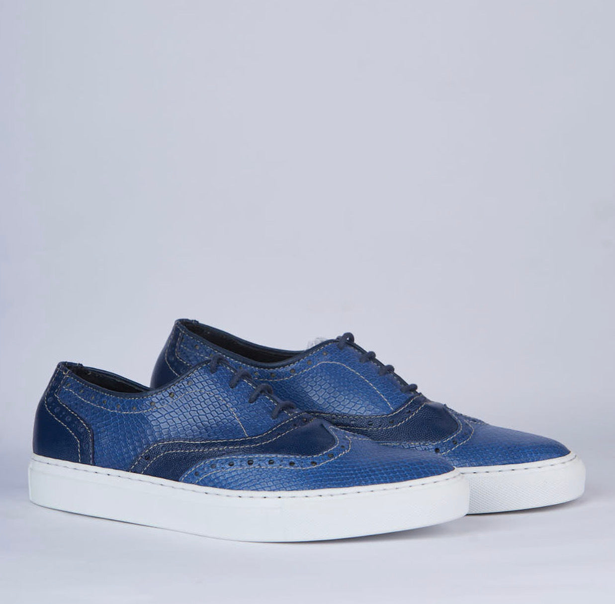 The Oxford Runner | Blue Leather With A Crocodile Pattern